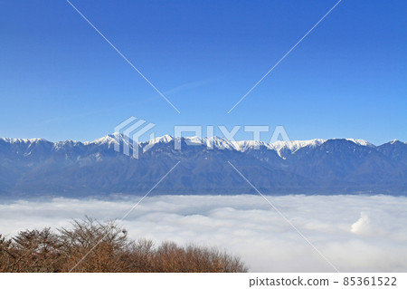 冬天的安曇野：從長峰山看北阿爾卑斯和雲海 85361522