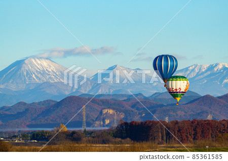 Watarase Retarding Ground Balloon and Snow Mountain 85361585