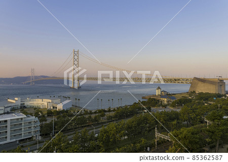 Hyogo Prefecture [Akashi Kaikyo Bridge] Morning view Akashi Kaikyo Bridge, Kobe, Japan 85362587