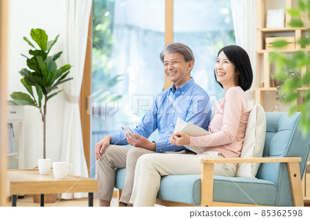 Middle-aged couple 85362598