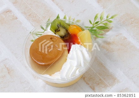 Desserts, puddings, pastries, a la mode, sweets, convenience stores, cream, fruits, fruits 85362851
