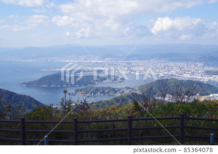 Autumn view of Hiroshima Bay from Egesan 85364078