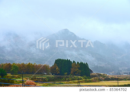 Autumn at the foot of Mt. Aso 85364702