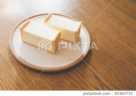 Rare cheese cake 85364735