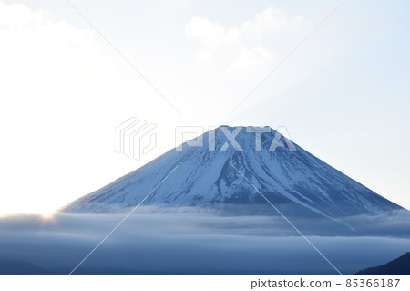 日出時的富士山(本栖湖) 211229am 7:22 日出時的富士山(本栖湖) 211229am 7:22 85366187