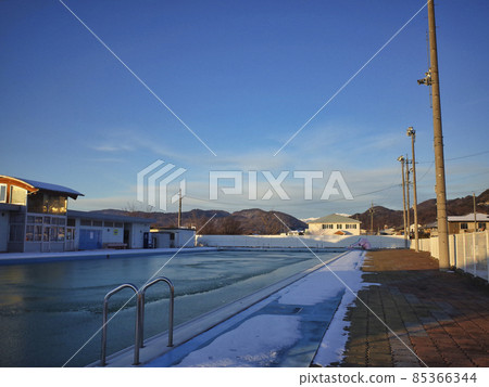 Frozen citizen pool 85366344