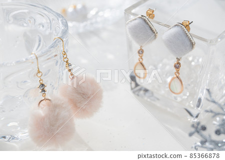 Volume earrings fur accessories 85366878