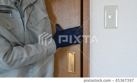 工人修理和檢查門（滑動門） 85367397