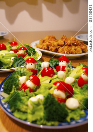 Cute salad & fried chicken 85368421