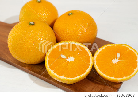 Sweet spring (produced in Kumamoto, Japan), a variety of oranges 85368908