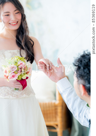 Bride and groom to be escorted vertically 85369119