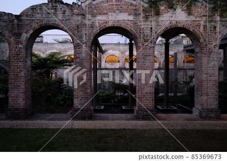 Paddington Reservoir Gardens (Paddington Reservoir Gardens), a lovely garden with a ruined feel 85369673