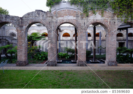 Paddington Reservoir Gardens (Paddington Reservoir Gardens), a lovely garden with a ruined feel 85369680