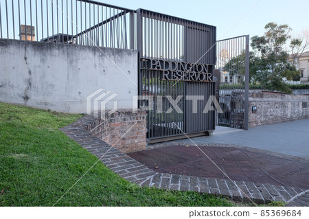 Paddington Reservoir Gardens (Paddington Reservoir Gardens), a lovely garden with a ruined feel 85369684