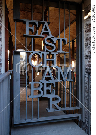 Paddington Reservoir Gardens (Paddington Reservoir Gardens), a lovely garden with a ruined feel 85369692