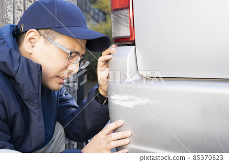 A man who is in trouble because he hurt his car during work A man who is in trouble because he hurt his car during work 85370823