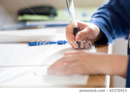 Image of the student studying for study 85370913