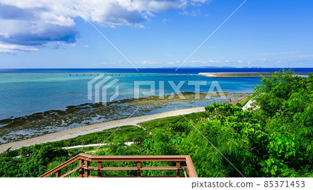 Okinawa's blue sea and sky, Senagajima Observatory / Senagashima Observatory Area (Tomigusuku City, Okinawa Prefecture) 85371453