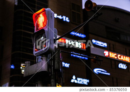 Red light in the city [night town] 85376050