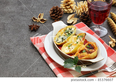 Conchilioni stuffing 3 types of oven-baked (spinach, ricotta cheese, minced meat sauce) 85376607