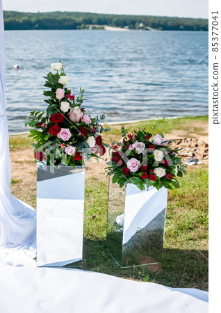 flowers standing in a square mirror pot flowers standing in a square mirror pot 85377041