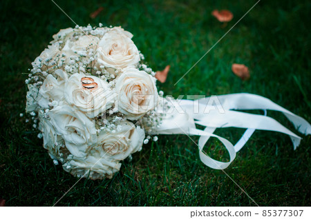 Colorfull bouquet of roses lying on the grass 85377307
