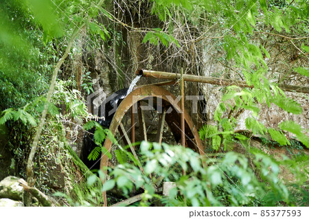 A water wheel that rotates in nature A water wheel that rotates in nature 85377593