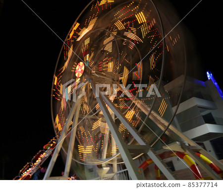 Round ferris wheel spins fast at black night Round ferris wheel spins fast at black night 85377714
