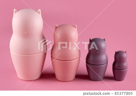Nesting dolls. Silicone matryoshka doll, educational toy. Montessori toys for kids, cats stacking blocks children toys. Set of dolls of decreasing size placed one inside another. 85377805