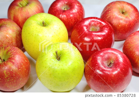 3 types of apples up 85380728