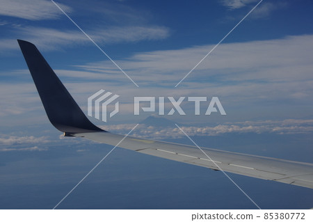 Winter blue sky seen from an airplane (Mt. Fuji) 85380772