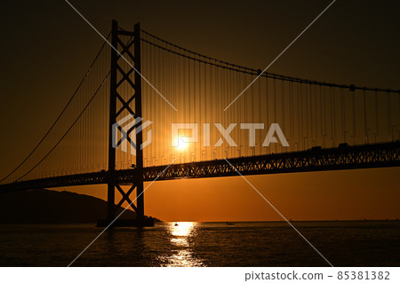Sunset of the Akashi Kaikyo Bridge Sunset of the Akashi Kaikyo Bridge 85381382