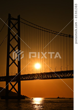 Sunset of the Akashi Kaikyo Bridge Sunset of the Akashi Kaikyo Bridge 85381383
