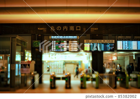 JR Tokyo Station Marunouchi South Exit ticket gate 85382002