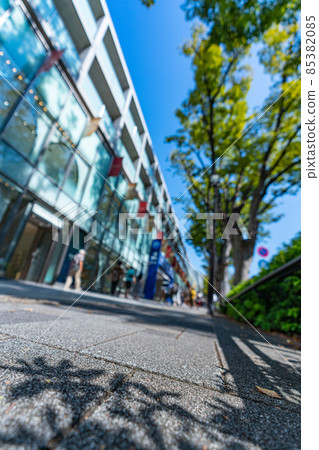 Omotesando Omotesando Hills luxury brand Meiji-dori city center Tokyo road skyscraper car crowded lunch morning Omotesando Omotesando Hills luxury brand Meiji-dori city center Tokyo road skyscraper car crowded lunch morning 85382085