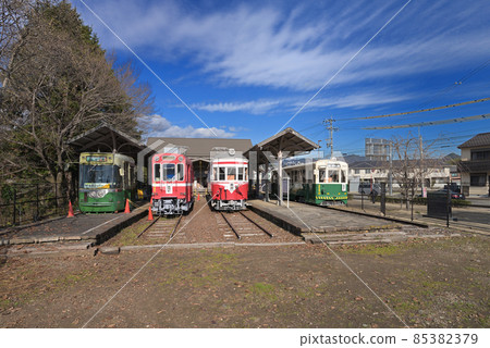 Trains lined up on the platform of the former Meitetsu Mino Station Building (Hirooka Town, Mino City, Gifu Prefecture) Trains lined up on the platform of the former Meitetsu Mino Station Building (Hirooka Town, Mino City, Gifu Prefecture) 85382379