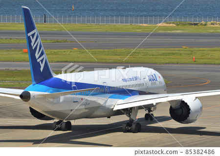 All Nippon Airways (ANA) passenger plane departing from Haneda Airport All Nippon Airways (ANA) passenger plane departing from Haneda Airport 85382486