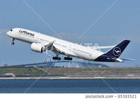 Lufthansa airliner taking off from Haneda Airport 85383521