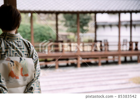 Kimono women and Japanese houses and gardens Kimono women and Japanese houses and gardens 85383542