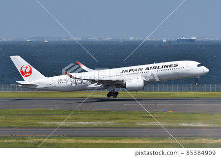 Japan Airlines (JAL) passenger plane taking off from Haneda Airport Japan Airlines (JAL) passenger plane taking off from Haneda Airport 85384909