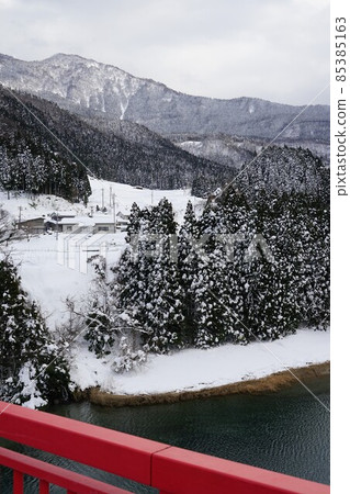 富山縣富山市高山本線豬谷站附近的神津川雪景 富山縣富山市高山本線豬谷站附近的神津川雪景 85385163