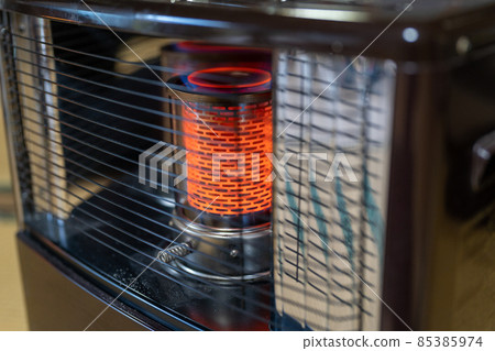 Showa era oil stove Spend the winter with a stove Showa era oil stove Spend the winter with a stove 85385974