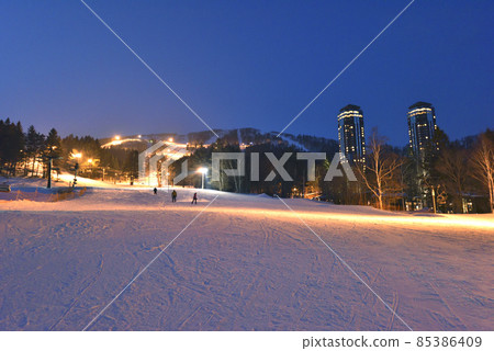 Winter snow scene in Hokkaido, Japan 85386409