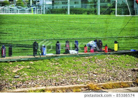 [Gunma] A water bottle placed in the soccer practice field in Isesaki 85386574