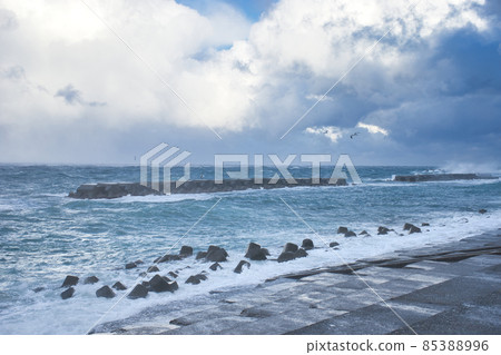 Hokuriku winter rough Sea of Japan Toyama Bay Hokuriku winter rough Sea of Japan Toyama Bay 85388996