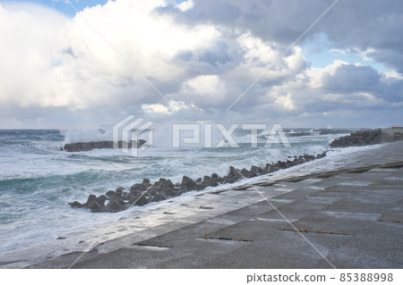 Hokuriku winter rough Sea of Japan Toyama Bay Hokuriku winter rough Sea of Japan Toyama Bay 85388998