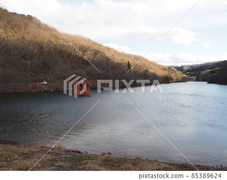 Dam in the winter sky 85389624