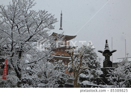 Kobo Daishi's Temple: Enkyoji Temple in Winter 106 (Kitagata Town, Motosu District, Gifu Prefecture) Kobo Daishi's Temple: Enkyoji Temple in Winter 106 (Kitagata Town, Motosu District, Gifu Prefecture) 85389825