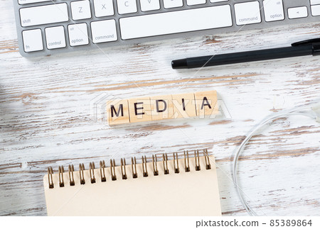 Social media concept with letters on cubes 85389864