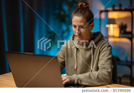 Woman using laptop for work Woman using laptop for work 85390886